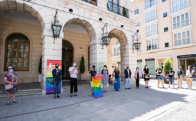 Imagen principal - Gandia celebra el Día del Orgullo LGTB