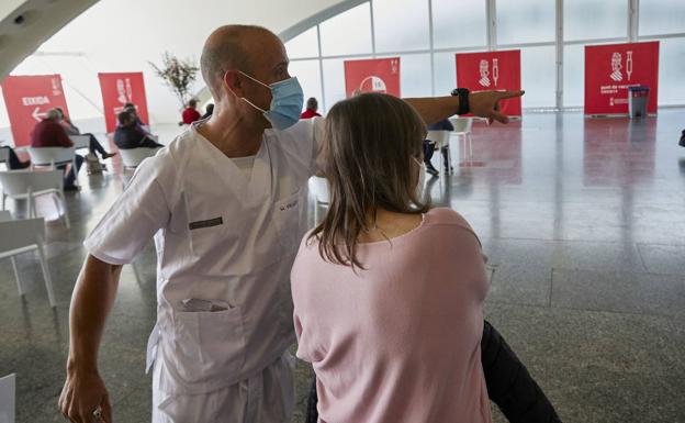 Sanidad comenzará el lunes la vacunación masiva de los jóvenes valencianos de entre 30 y 39 años