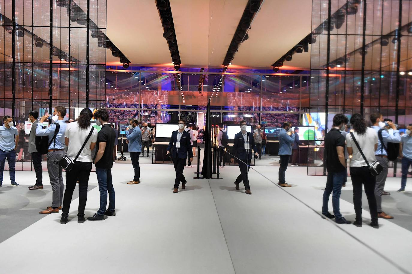 Fotos: El Mobile World Congress, por dentro: de bistecs vegetarianos en 3D a controlar desde Barcelona un yate amarrado en Valencia