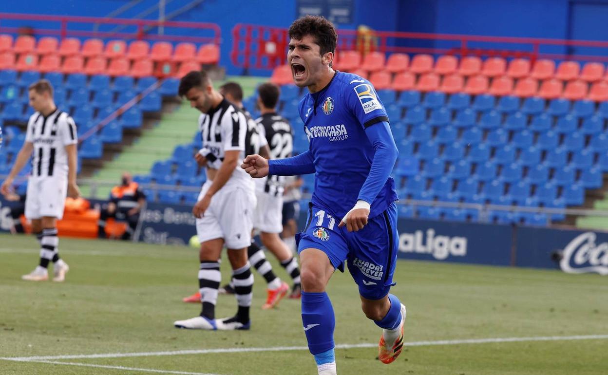 Aleña celebra un gol ante el Levante marcado con el Getafe, con Bordalás de entrenador. 