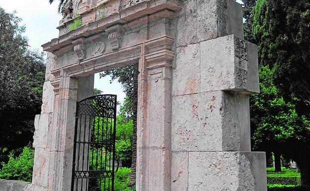 La portada del convento de San Julián, colocada en 1952.