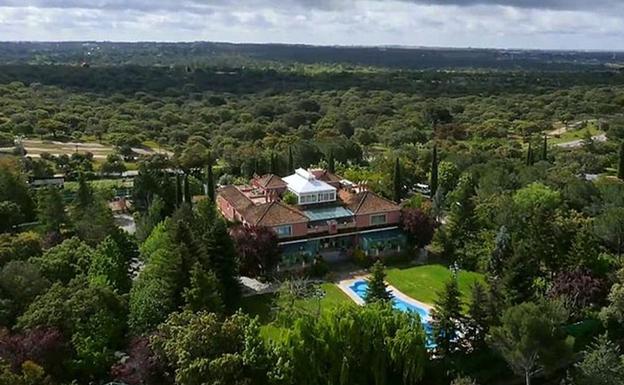 La mansión de lujo de José Luis Moreno: 5.000 m² construidos, un bosque, dos piscinas y ocho pianos