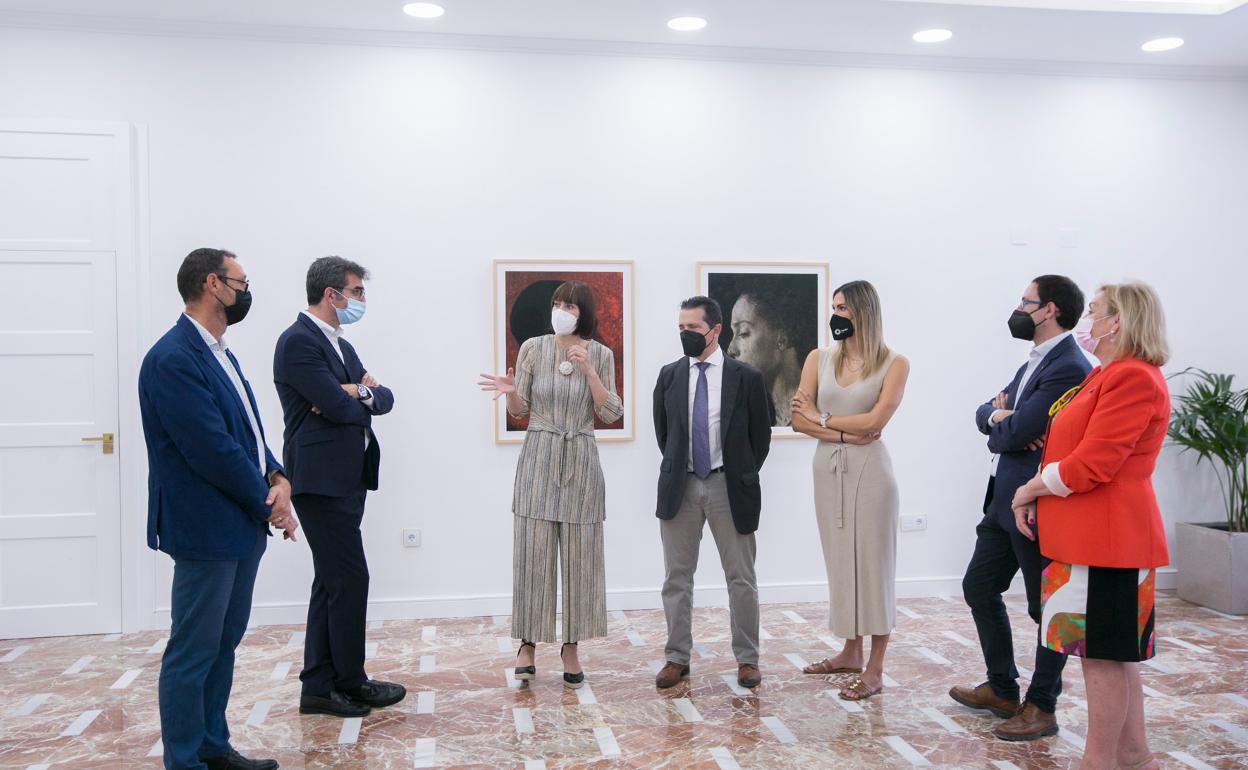 Diana Morant y el rector José Esteban Capilla, junto a otros representantes de la UPV, como Jesús Alba y las ediles Morant y Fuster. 