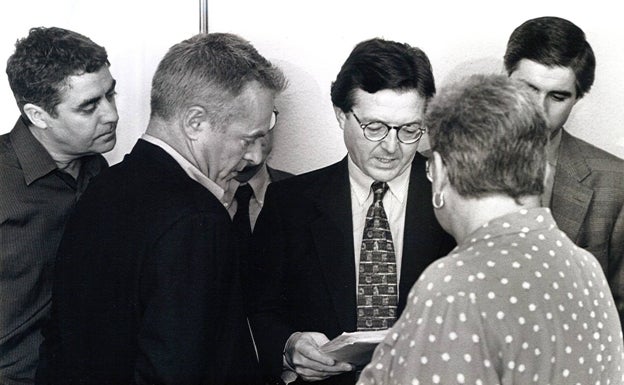 Joan Ribó, junto a Pasqual Mollà, Joan Romero, Ricard Torres y Gloria Marcos, en los 90. 