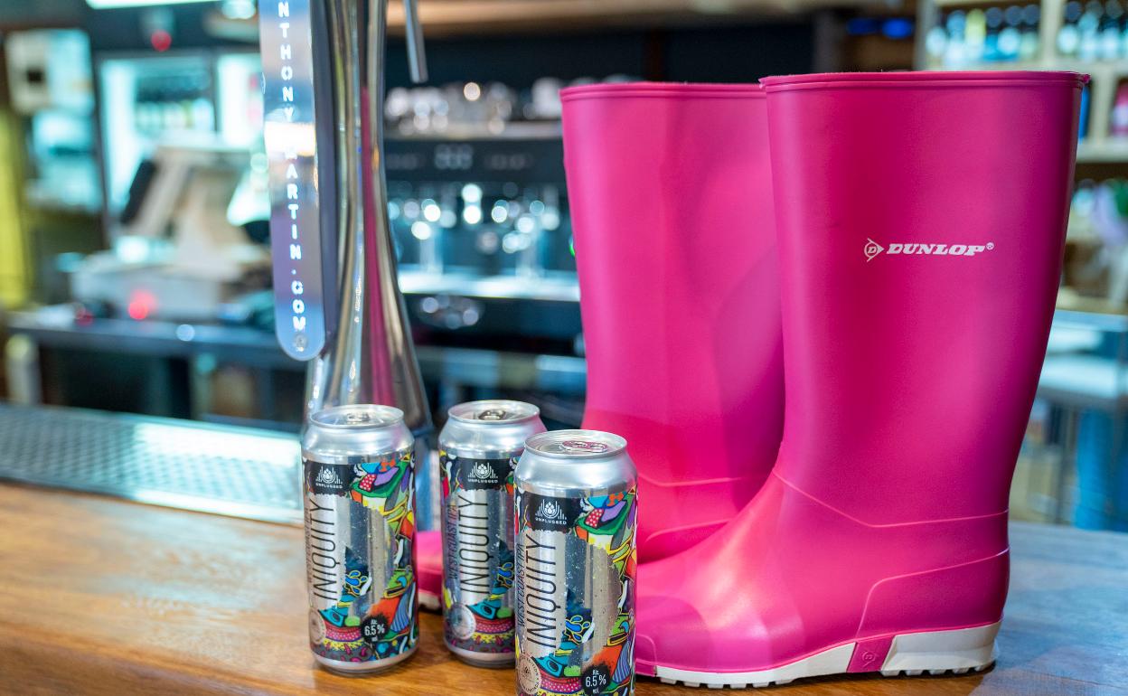 Cervezas Iniquity y las Pink Boots