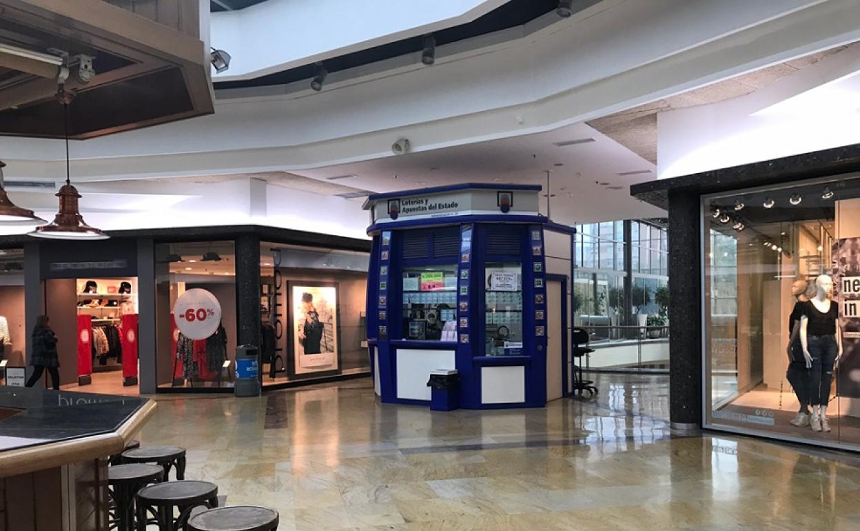 Punto de venta del boleto premiado con el bote.