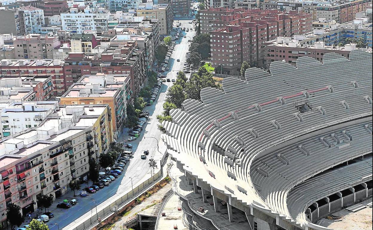 El estadio de la polémica. Panorámica del nuevo Mestalla, parado desde 2009 y objeto de disputas entre el club y el Ayuntamiento de la ciudad.