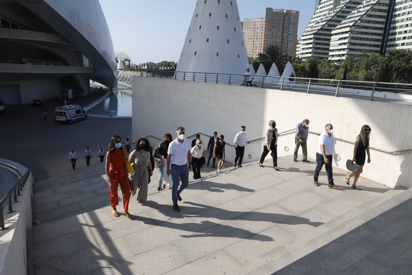 El XV Congreso Autonómico del Partido Popular se celebra este sábado en las salas del Palau de Les Arts. El expresidente de la Generalitat Alberto Fabra es el encargado de presidir el cónclave de los populares y proclamar como nuevo presidente del partido a Carlos Mazón.