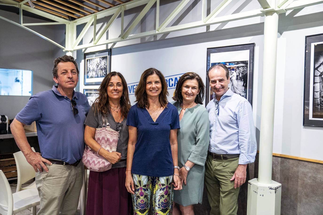 Carlos López, Myriam Alegre, Pilu Díaz de Rivera, Cristina Aguirre y Pedro Alonso en el Mercado de Colón.