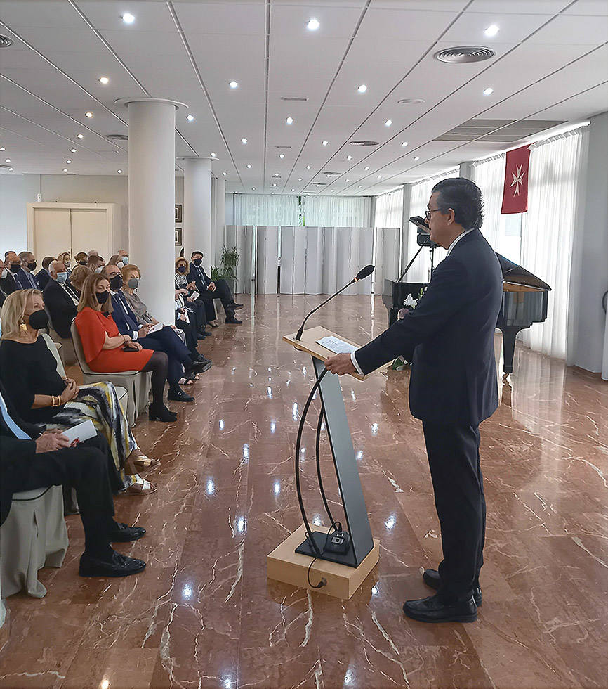 El Delegado de la Orden de Malta en Valencia, el marqués de Lacy, presentando el concierto benéfico de piano en la Hípica.