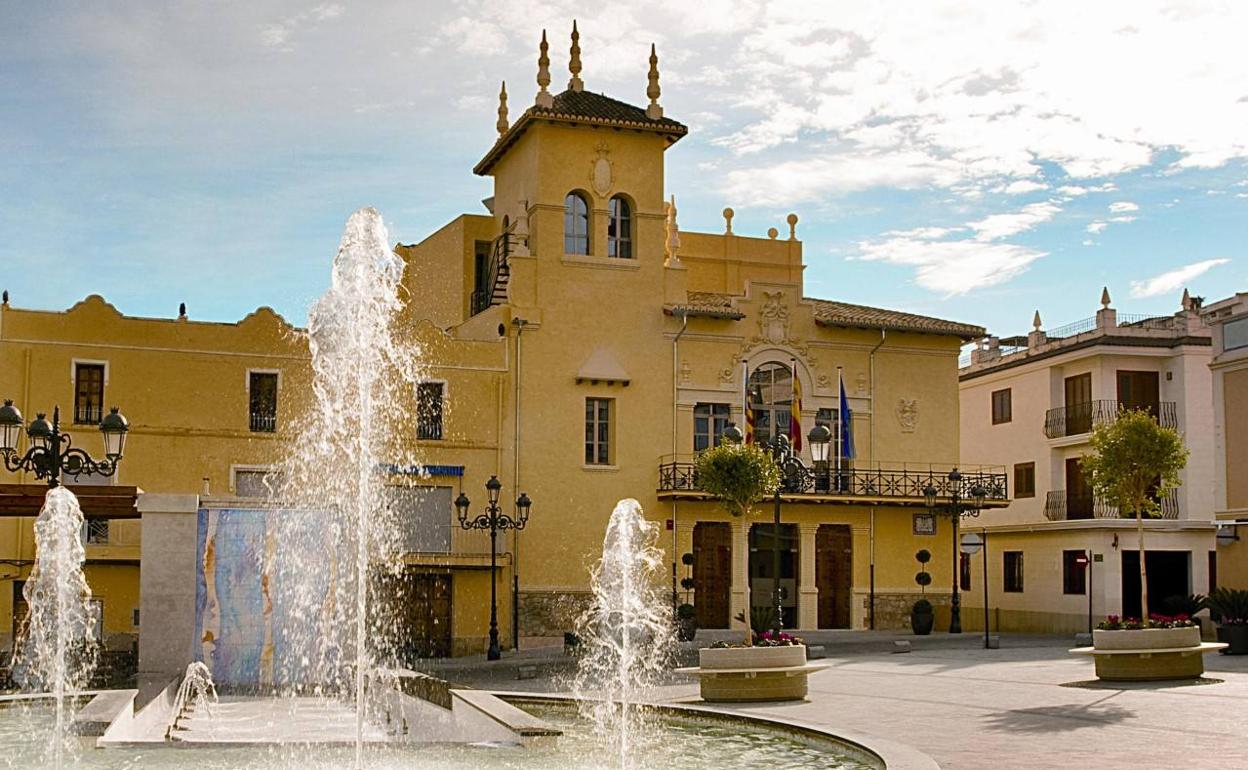 Fachada del ayuntamiento de Riba-roja. 