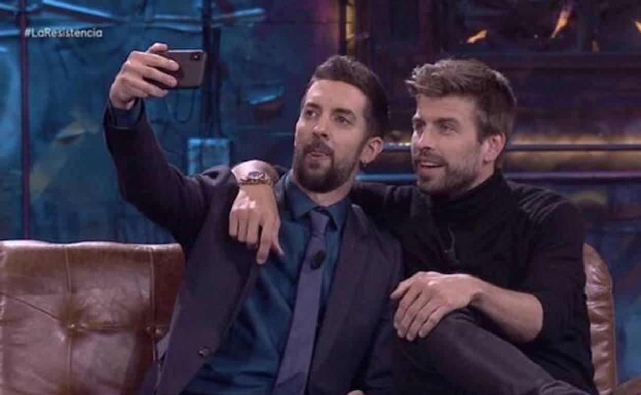 David Bronca junto a Gerard Piqué en uno de los programas de 'La Resistencia'. 