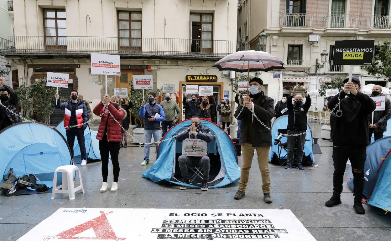 Acampada organizada por el sector ante el Palau de la Generalitat. 