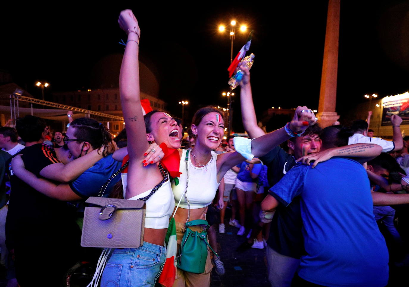 La victoria ante España desata la euforia en la calles de Roma.