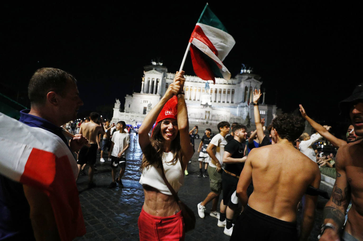 La victoria ante España desata la euforia en la calles de Roma.