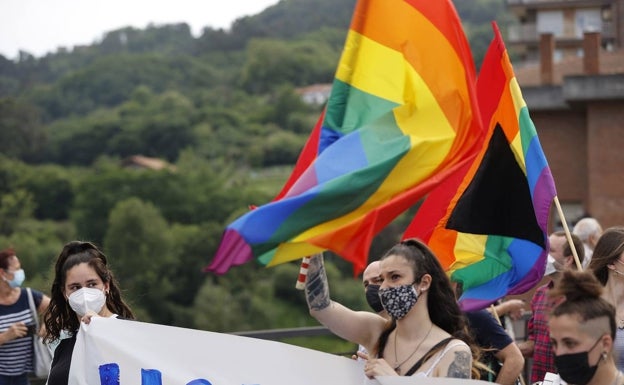 Manifestación de repulsa en Basauri (Vizcaya) contra el asesinato de Samuel Luiz. 