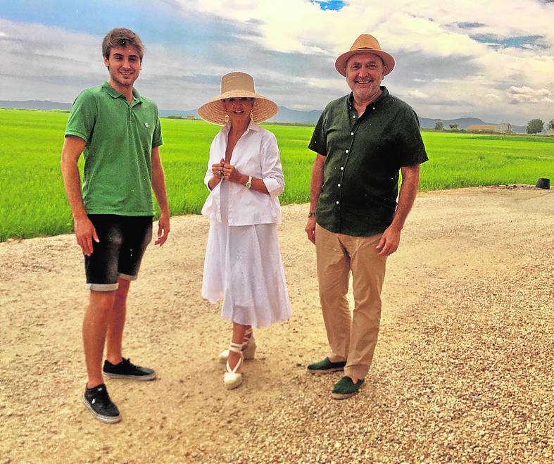 Nacho Martínez, Mayrén Beneyto y Rafa Ferraro, de paella en La Albufera.