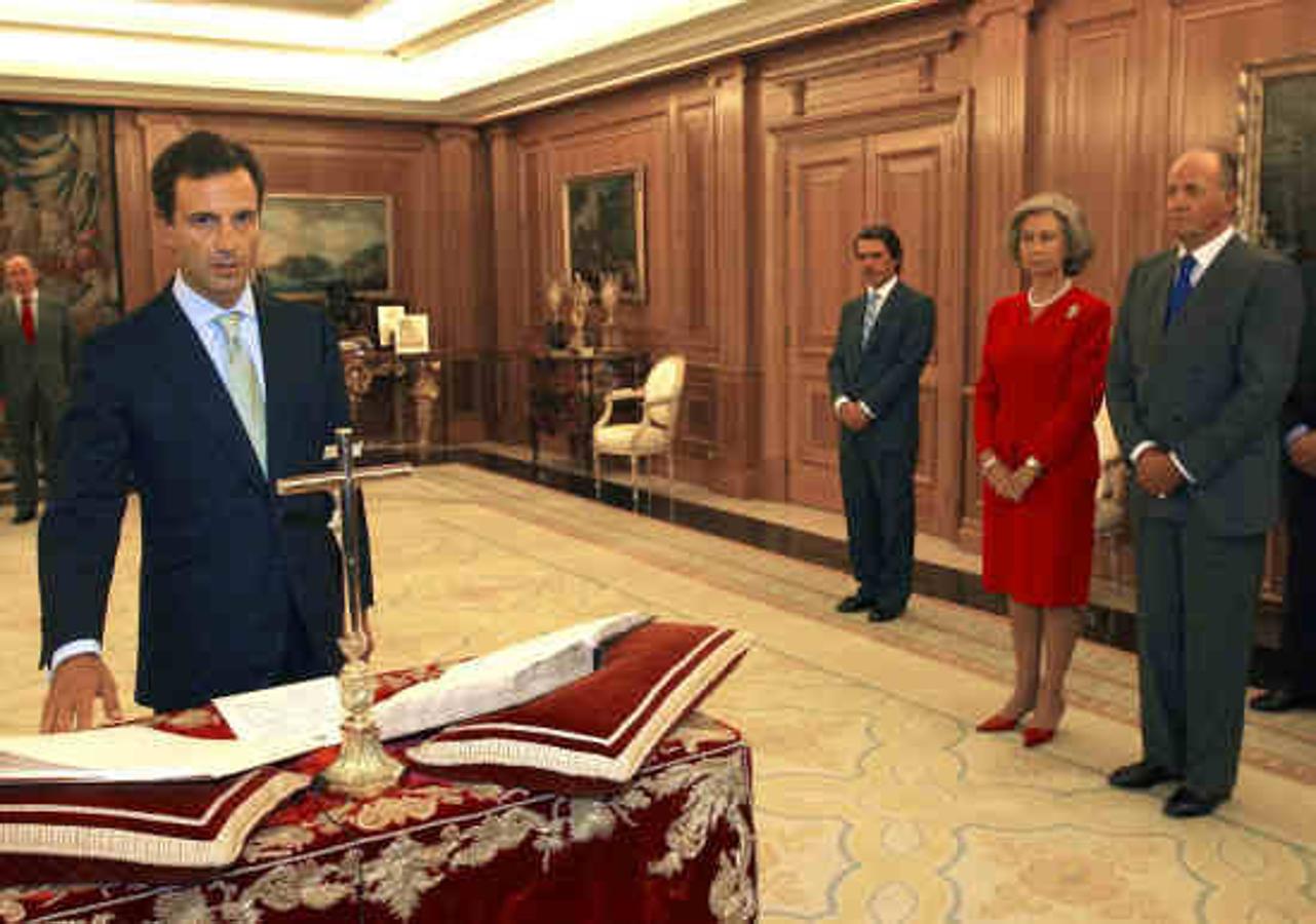 Juan Costa, Ministro de Ciencia y Tecnología jurando el cargo en 2003. Gobierno del PP.