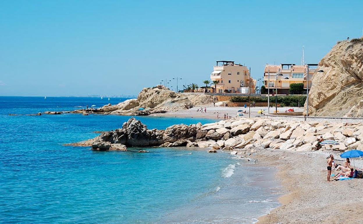 Muere ahogada una mujer en la playa de La Vila