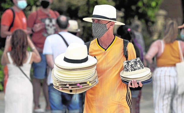 El riesgo extremo de contagios toma la costa de la Comunitat Valenciana en plena temporada turística