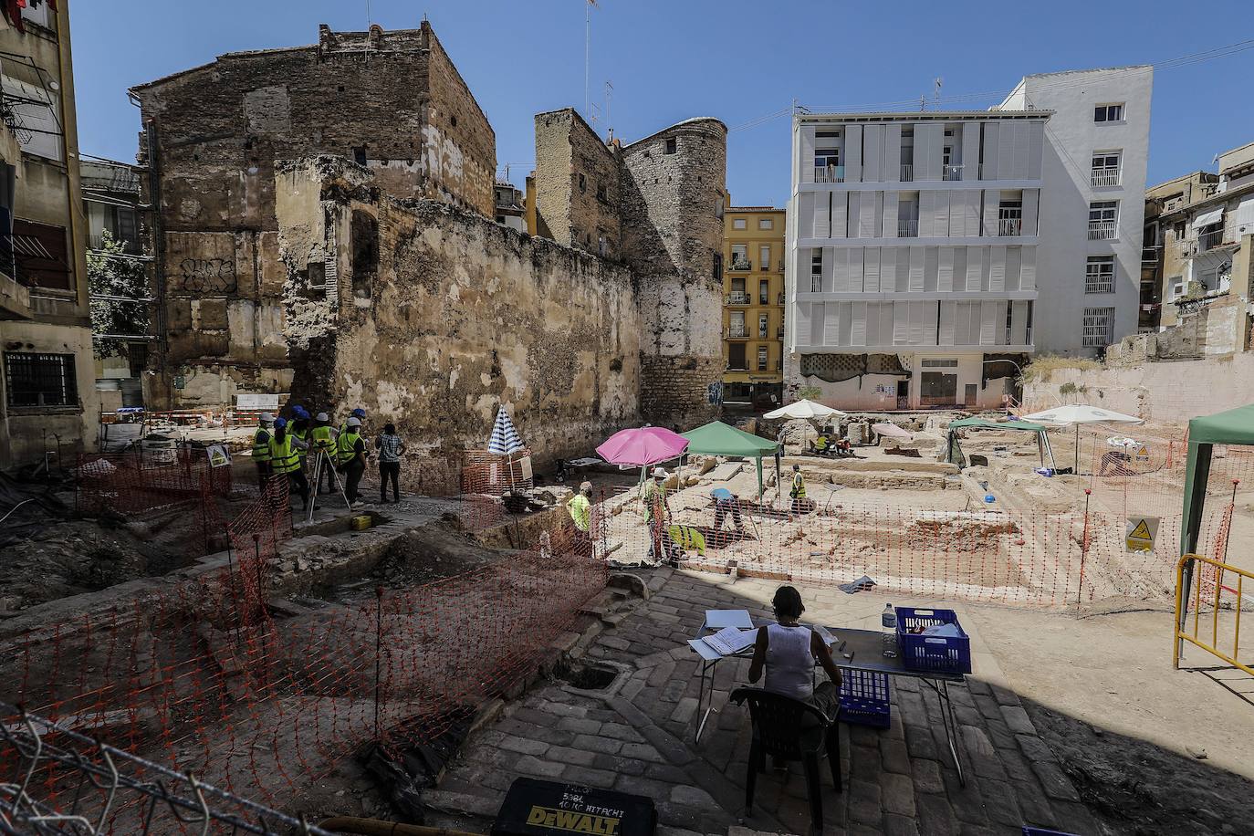 Restos humanos, en concreto de niños, han aparecido entre la muralla islámica de Valencia y la barbacana durante los trabajos de rehabilitación de la fortaleza. Estos hallazgos han sido inesperados; según apuntan los arqueólogos serían del siglo XIII y que corresponderían a la población musulmana. 