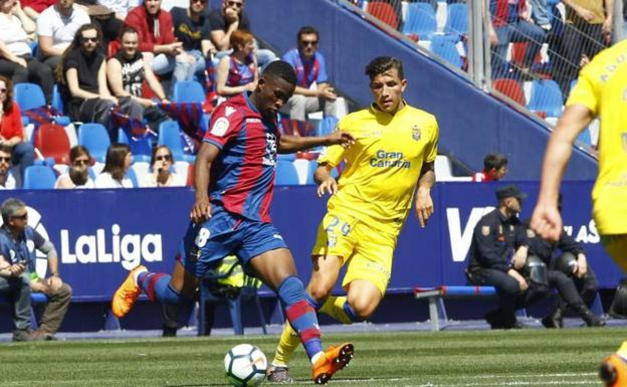 Jefferson Lerma durante un partido del Levante UD.