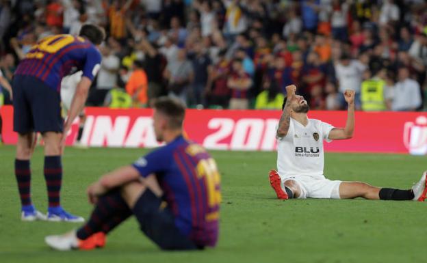 Ezequiel Garay, durante la final de Copa de 2019 ante el Barcelona en el Benito Villamarín. 