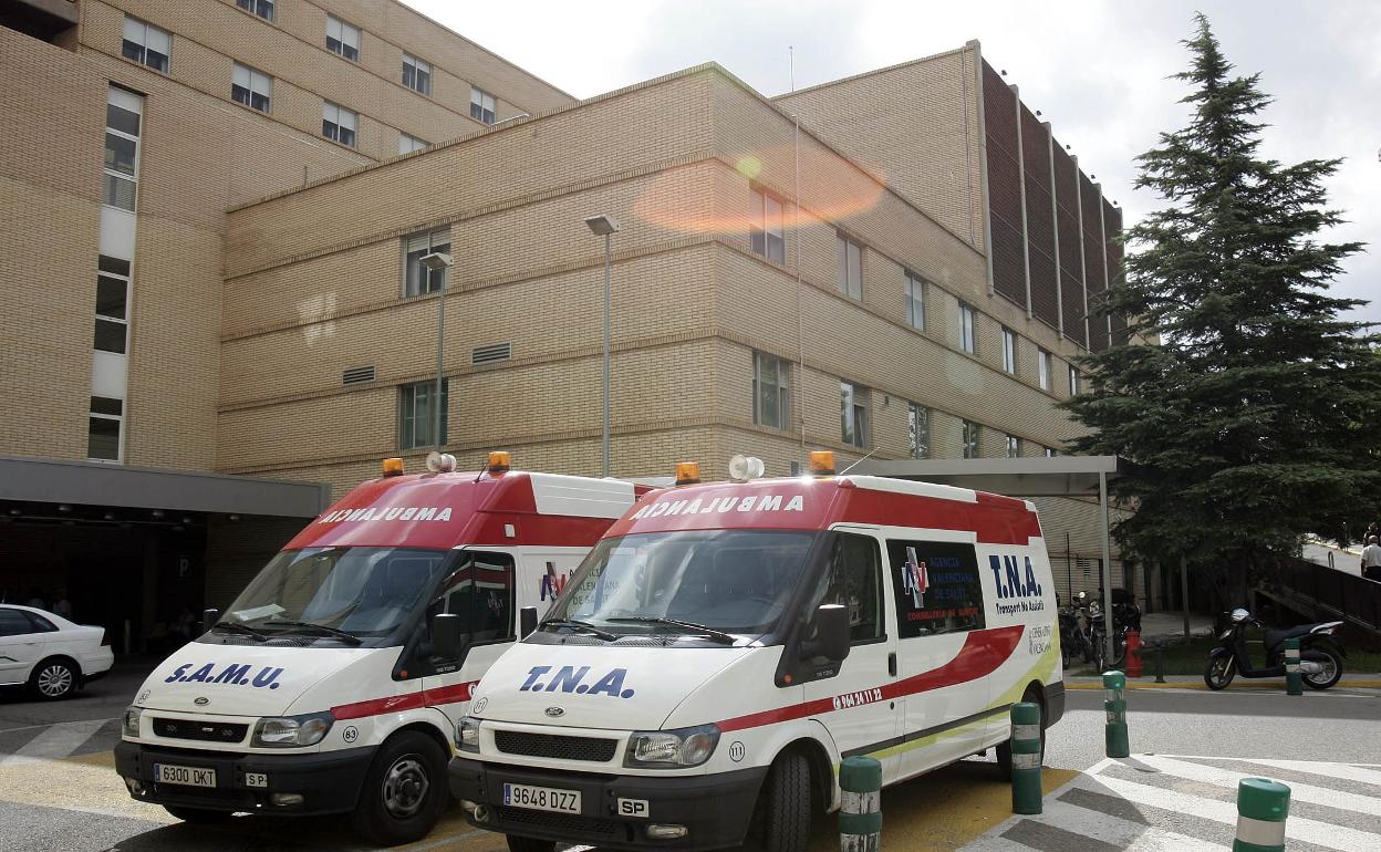 El hombre ha sido trasladado al Hospital de Castellón en ambulancia SVB. 