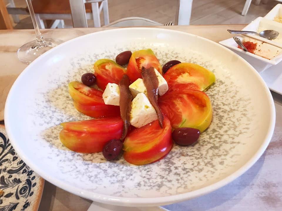 Ensalada de tomate del Greco Bistrot.