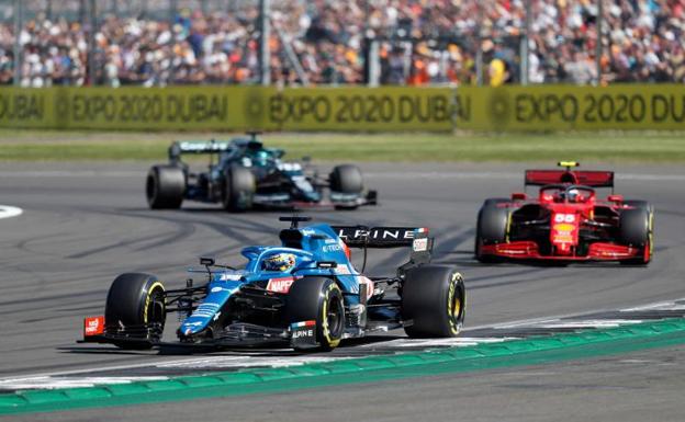 Alonso y por detrás, Sainz en Silverstone