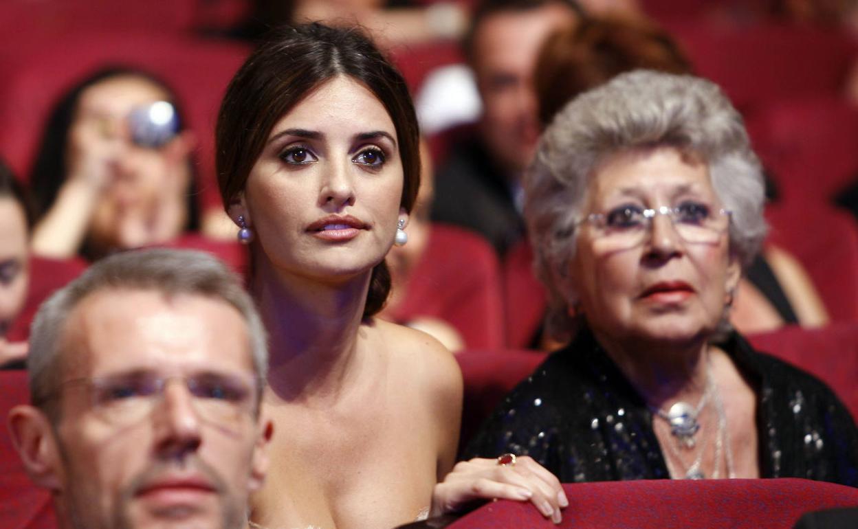 Penélope Cruz y su suegra, Pilar Bardem, en la 63 edición del Festival de Cine de Cannes.