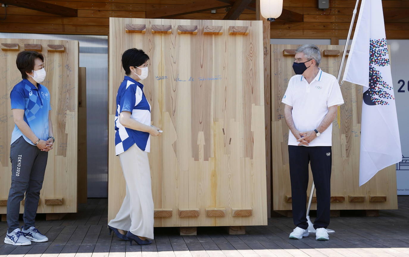 La presidenta de Tokio 2020 Seiko Hashimoto y el presidente del COI Thomas Bach.