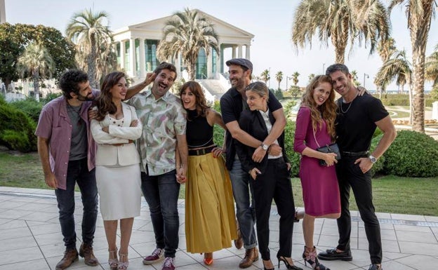 Los actores y las actrices de la película de Vicente Villanueva en Valencia. 