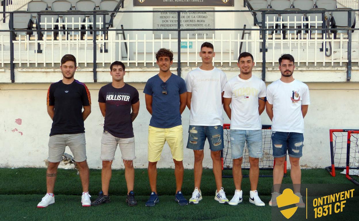 El equipo de futbol Ontinyent 1931 B presenta cinco nuevos jugadores