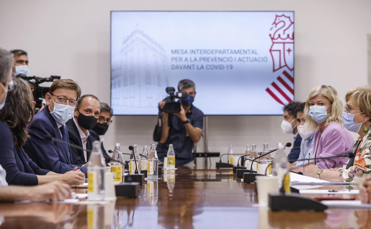 Reunión de la Mesa Interdepartamental para la Prevención y Actuación ante la COVID-19 en el Palau de la Generalitat.