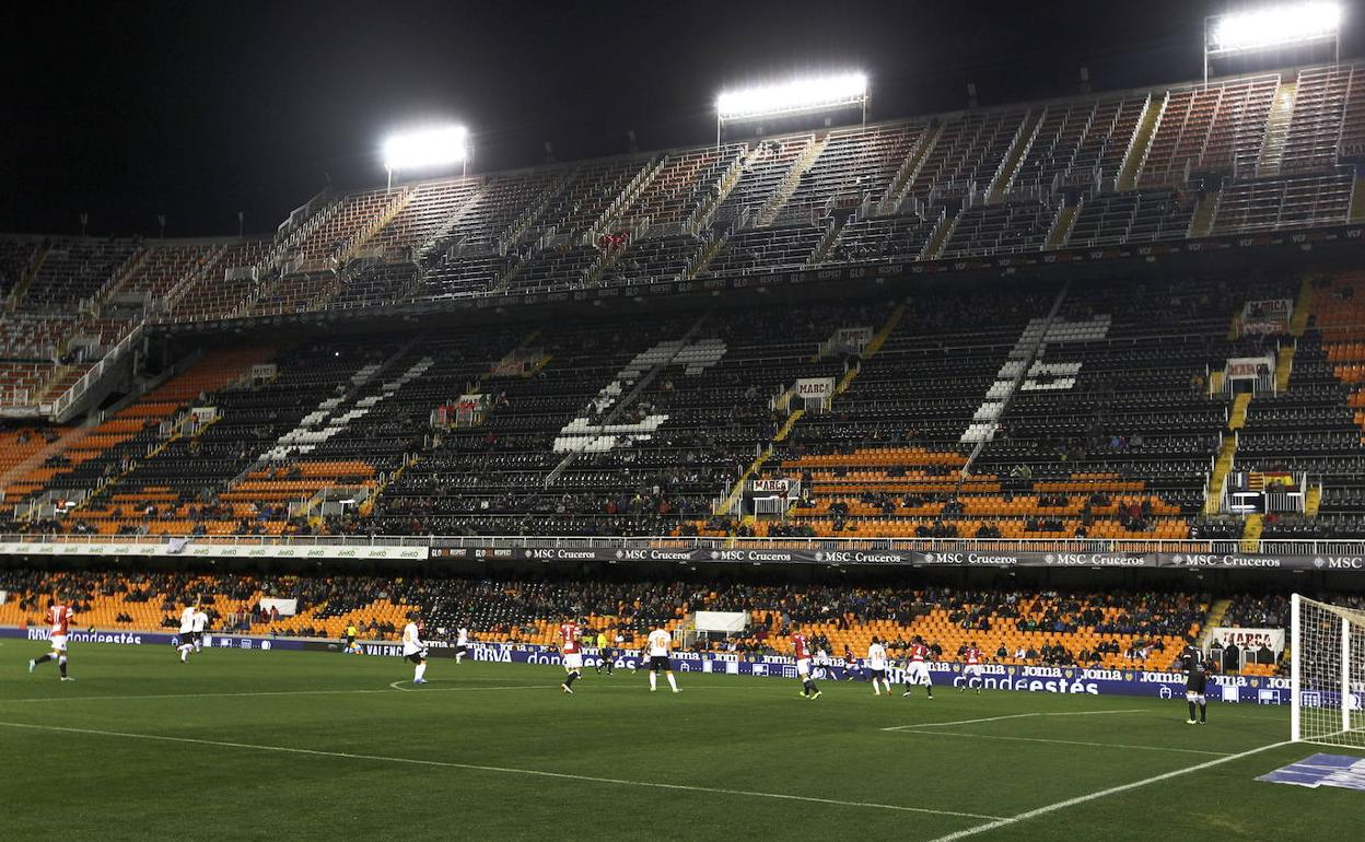 Arambarri está cada vez más lejos de Mestalla y estudia otras ofertas