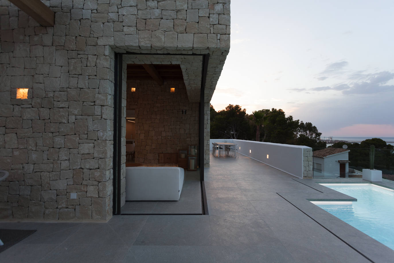 Los cerramientos permiten que el interior y el exterior queden difuminados.