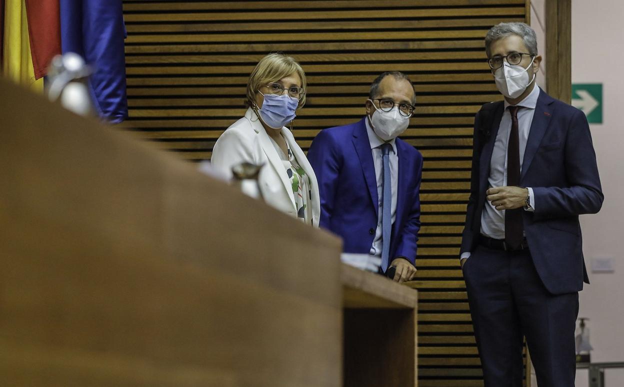 La consellera de Sanidad, Ana Barceló, a su llegada a la Diputación Permanente de Les Corts, ayer. Rober Solsona / Europa Press