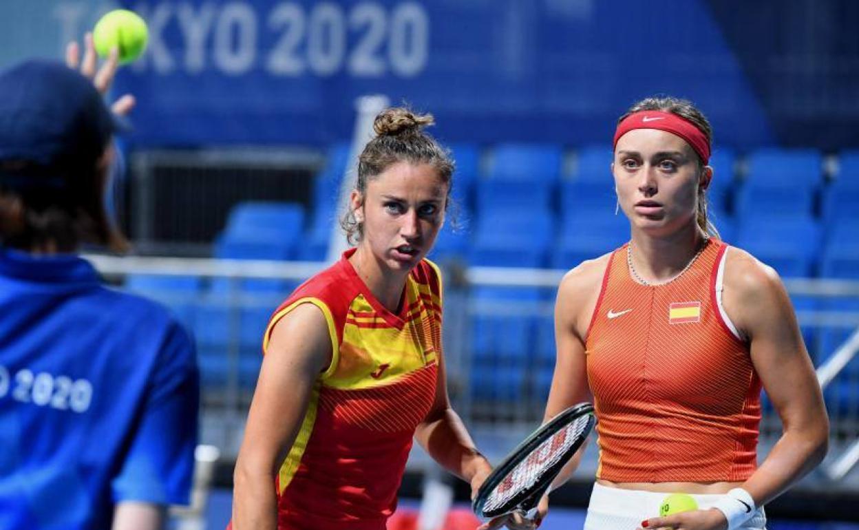 Sorribes y Badosa, durante el partido de dobles que han disputado este martes. 