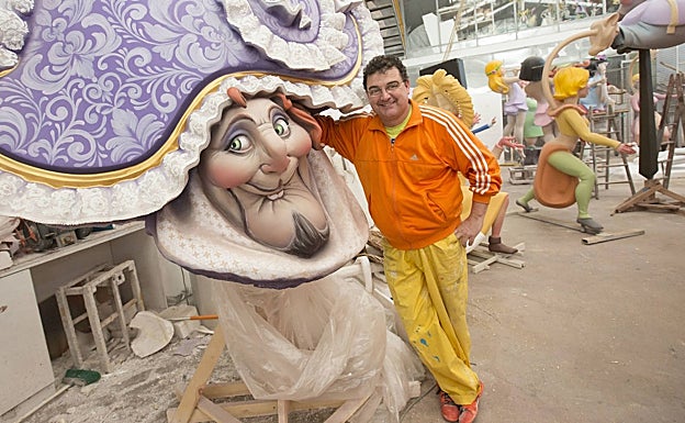 Imagen principal - Taller de Pere Baenas y maqueta de la falla de José Gallego. 