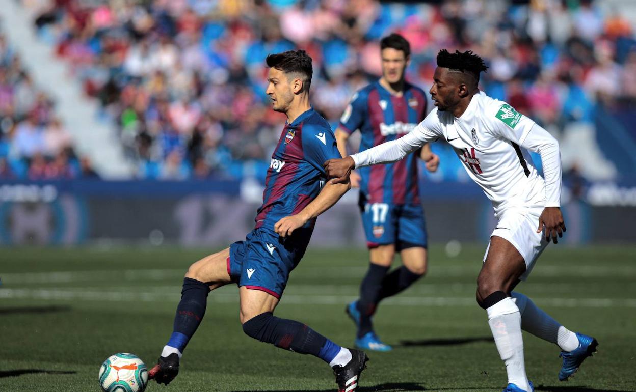 Yan Eteki, durante un partido contra el Levante.