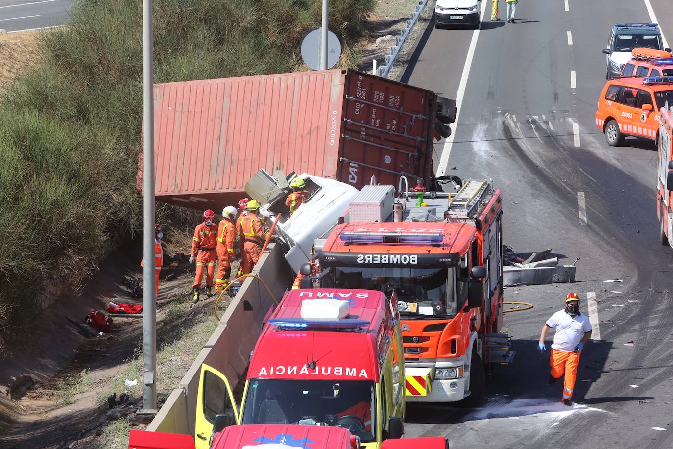 Fotos: Grave accidente entre camiones en Sagunto