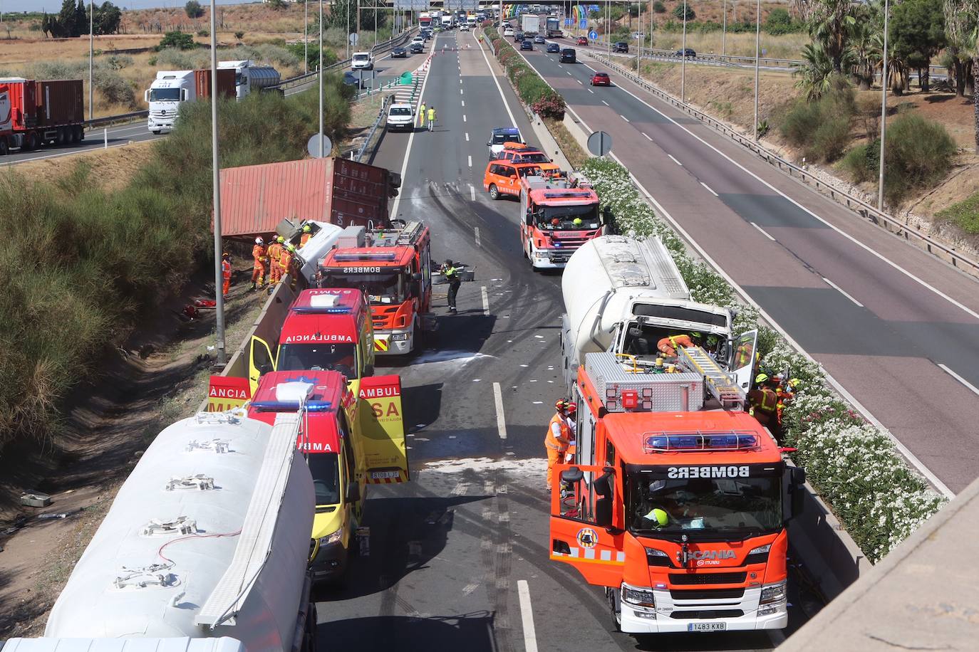 Fotos: Grave accidente entre camiones en Sagunto