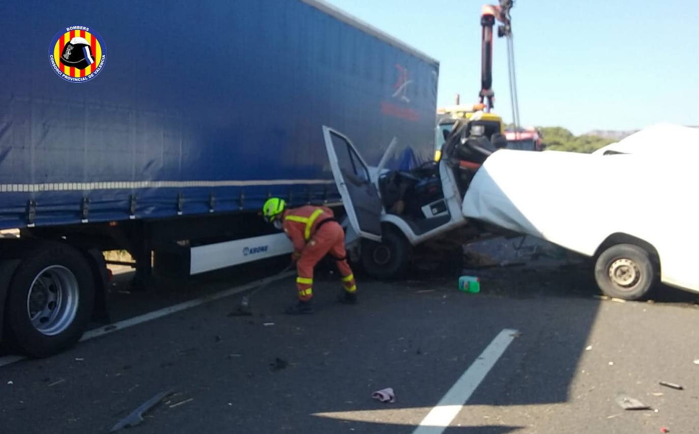 Fotos: Grave accidente entre camiones en Sagunto