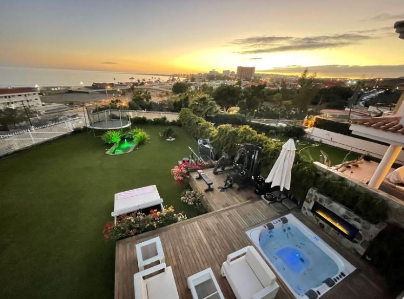 5.- Las Palmas (San Bartolomé de Tirajana) | El quinto puesto es para esta espectacular casa en Canarias. Vistas al océano Atlántico de 180º, zona de ocio en el exterior y enorme piscina por la que sus propietarios piden 2.595.000 euros. 