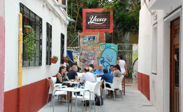 Terraza del restaurante Yuso, en el barrio del Carmen.