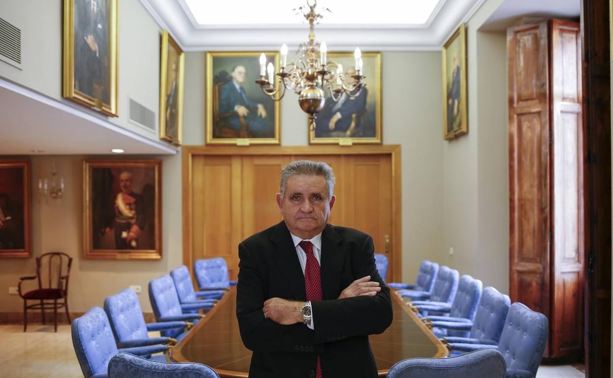 Antonio Costa en la sede de la Acequia Real del Júcar. 