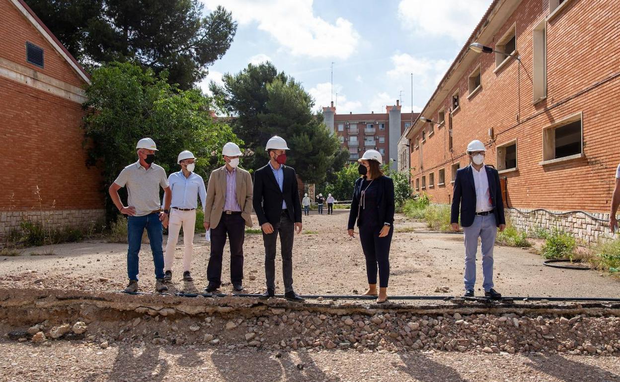 El alcalde, Carlos Fernández Bielsa, visita las obras. 