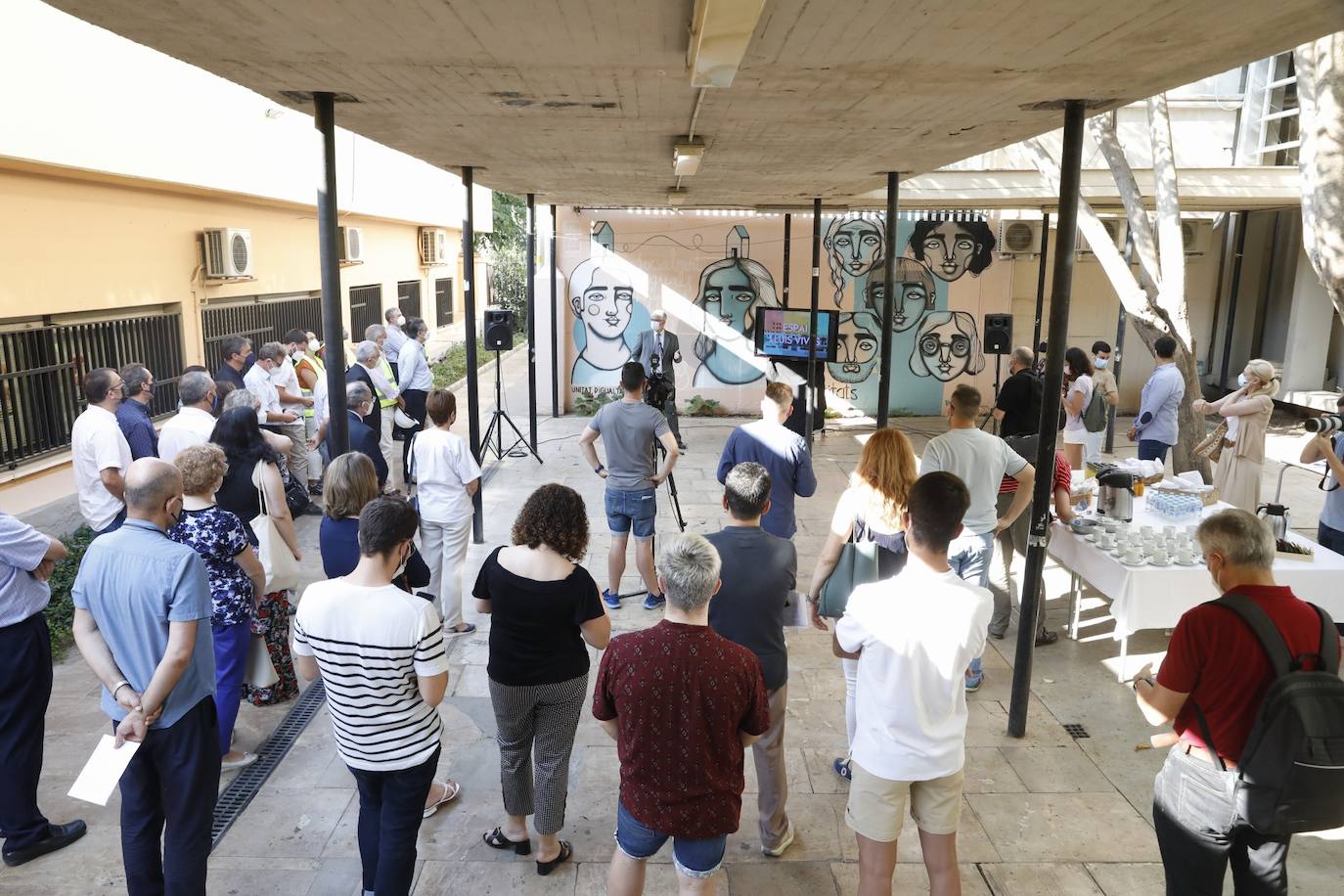 El futuro Espai Lluís Vives de la Universitat de València está más cerca de ser una realidad. El antiguo colegio mayor, que se cerró en 2012 por problemas estructurales, albergará todos los servicios a los estudiantes de la UV y, además, se convertirá en un espacio multiuso de carácter cultural y educativo.