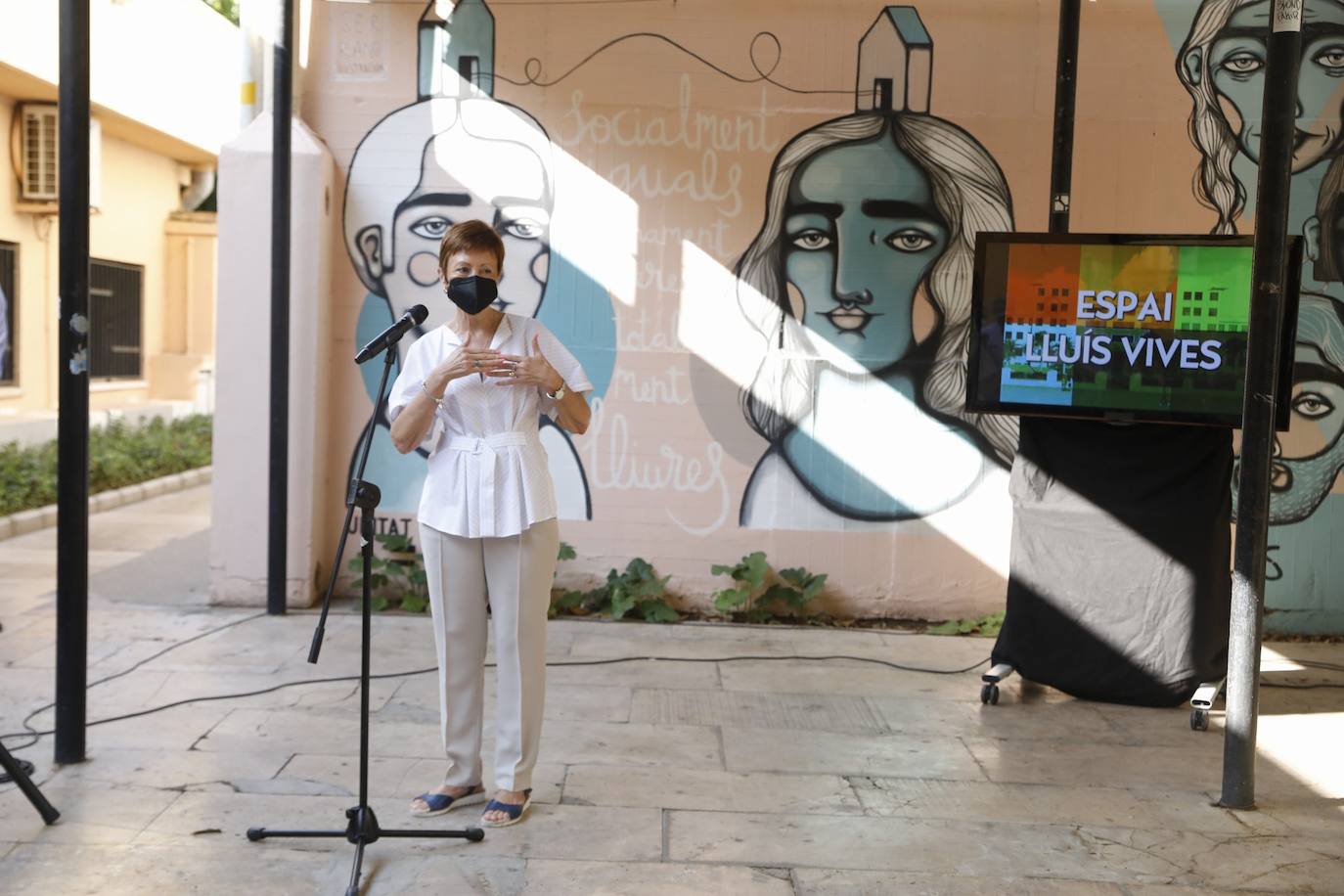 El futuro Espai Lluís Vives de la Universitat de València está más cerca de ser una realidad. El antiguo colegio mayor, que se cerró en 2012 por problemas estructurales, albergará todos los servicios a los estudiantes de la UV y, además, se convertirá en un espacio multiuso de carácter cultural y educativo.